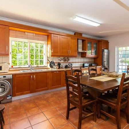 Vivenda V5 With Swimming Pool, Garden And Park Tatil Evi