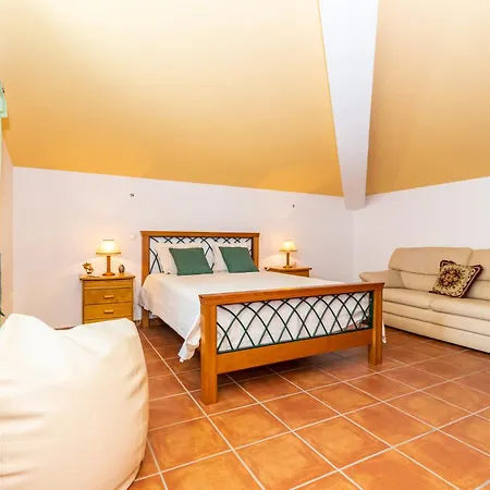Vivenda V5 With Swimming Pool, Garden And Park *