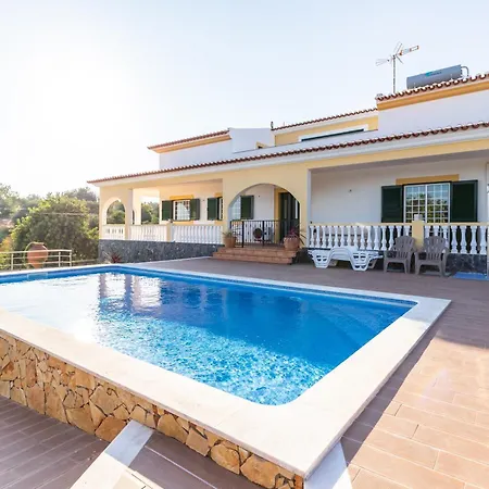 Casa de Férias Vivenda V5 With Swimming Pool, Garden And Park