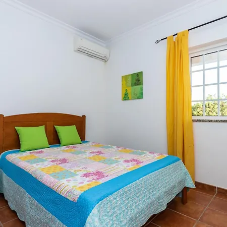Vivenda V5 With Swimming Pool, Garden And Park *