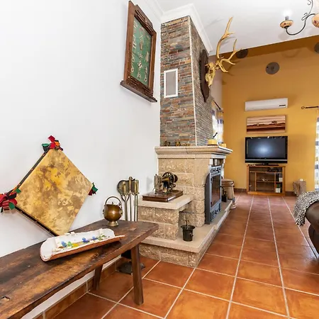 Casa de Férias Vivenda V5 With Swimming Pool, Garden And Park
