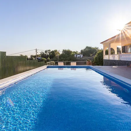 Casa de Férias Vivenda V5 With Swimming Pool, Garden And Park