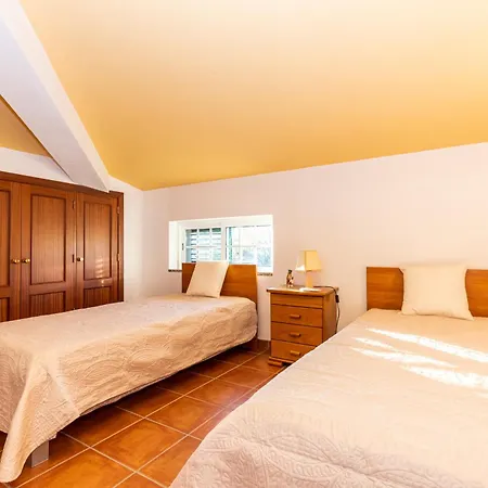 Vivenda V5 With Swimming Pool, Garden And Park *