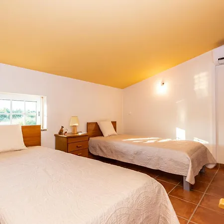 펜션 Vivenda V5 With Swimming Pool, Garden And Park 빌라노바데카셀라